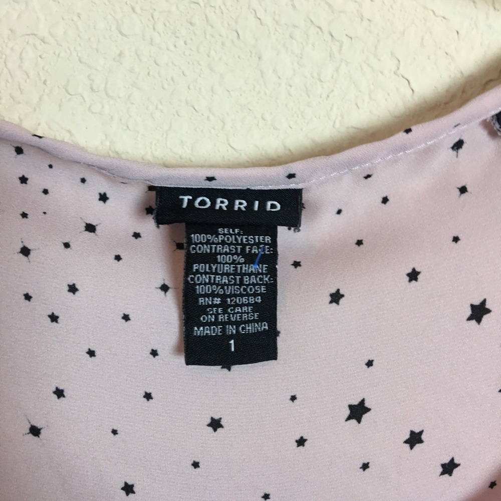 FAUX LEATHER TRIM STAR PRINT TANK - Picture 5 of 7